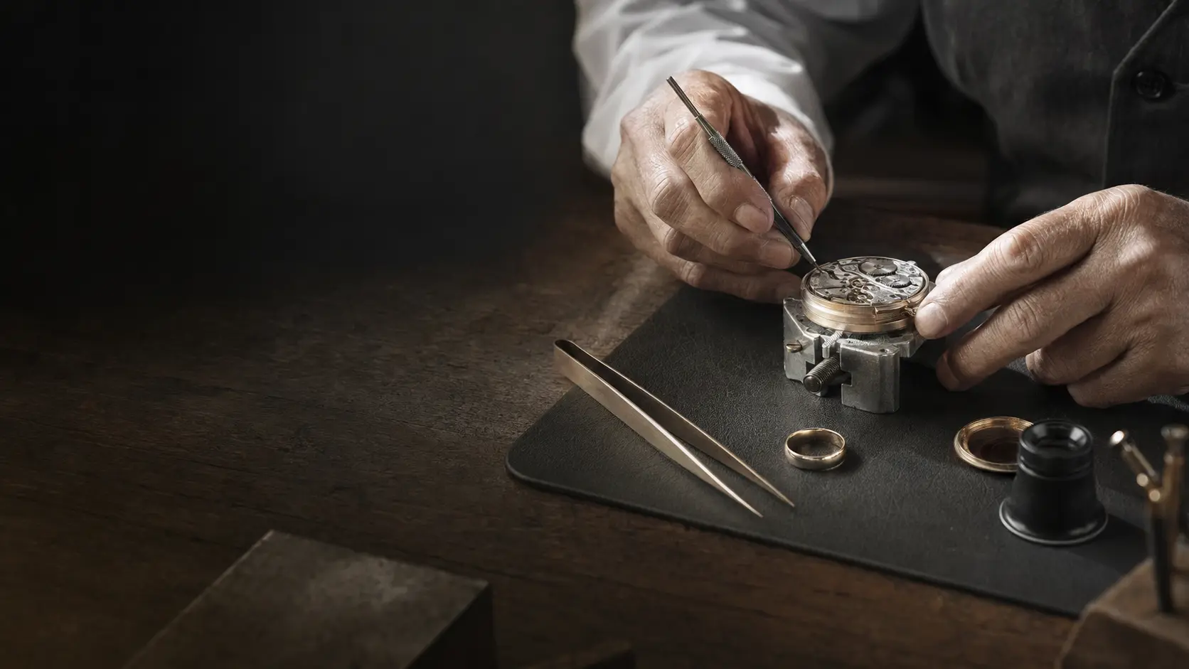 Traditionelle Uhrmacher- und Goldschmiedewerkstatt bei Juwelier EGGER in Kufstein
